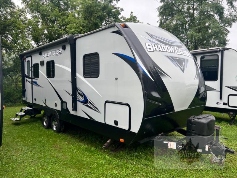 Used 2019 Cruiser Shadow Cruiser 225RBS exterior view, parked in the grass